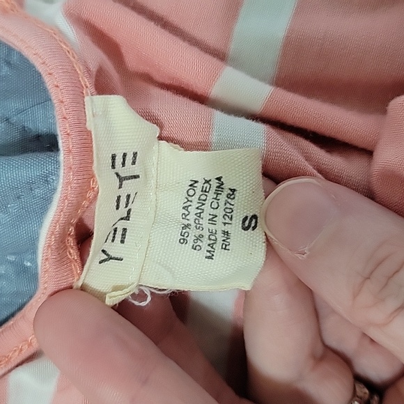 Pink striped dress with pockets - Picture 3 of 3